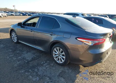2019 Toyota Camry Le z USA, uszkodzony, nr VIN 4T1B11HK3KU255279